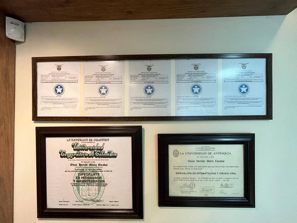 Diplomas y certificaciones profesionales de Oscar Hernán Marin Escobar